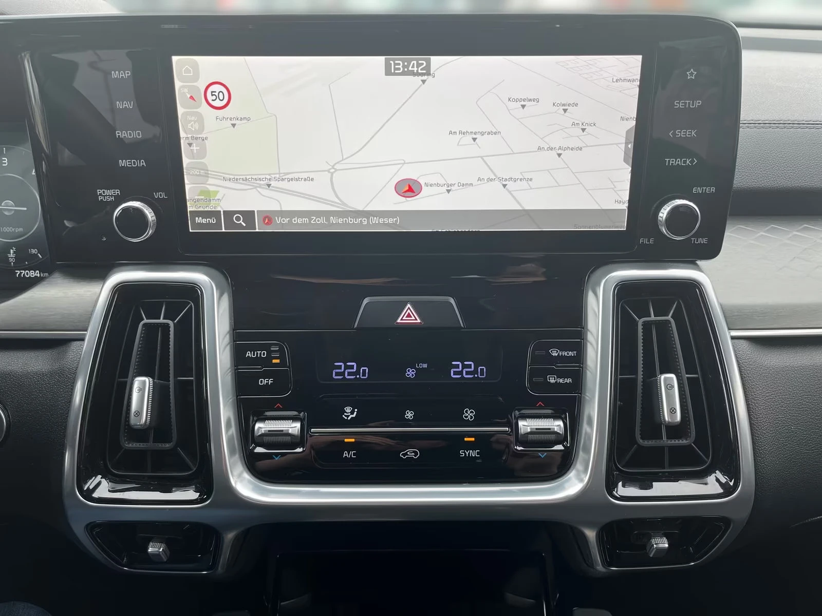 Kia Sorento 2.2CRDi/193HP/SPIRIT/4WD/CAM/NAVI/BOSE/LED/598q, снимка 7 - Автомобили и джипове - 55666539