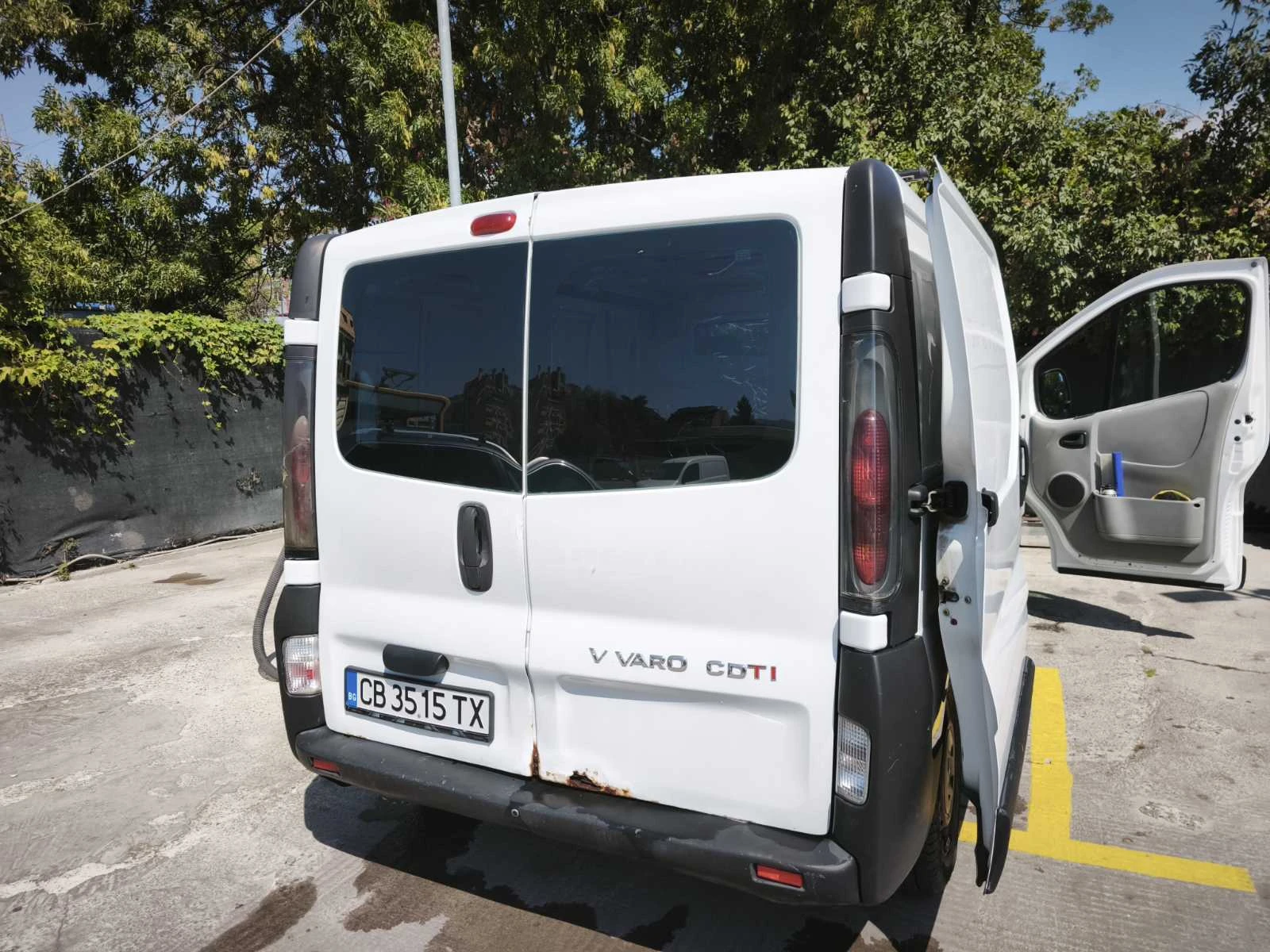 Opel Vivaro 1.9, снимка 11 - Бусове и автобуси - 55966488