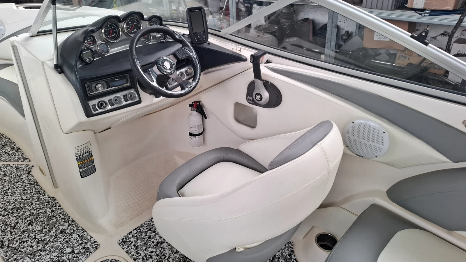 Моторна яхта Bayliner 235 BR - изображение 7