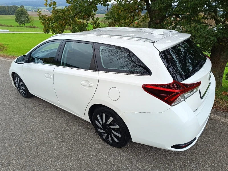 Toyota Auris 1.4 D4d / Перфектна /, снимка 8 - Автомобили и джипове - 47469004