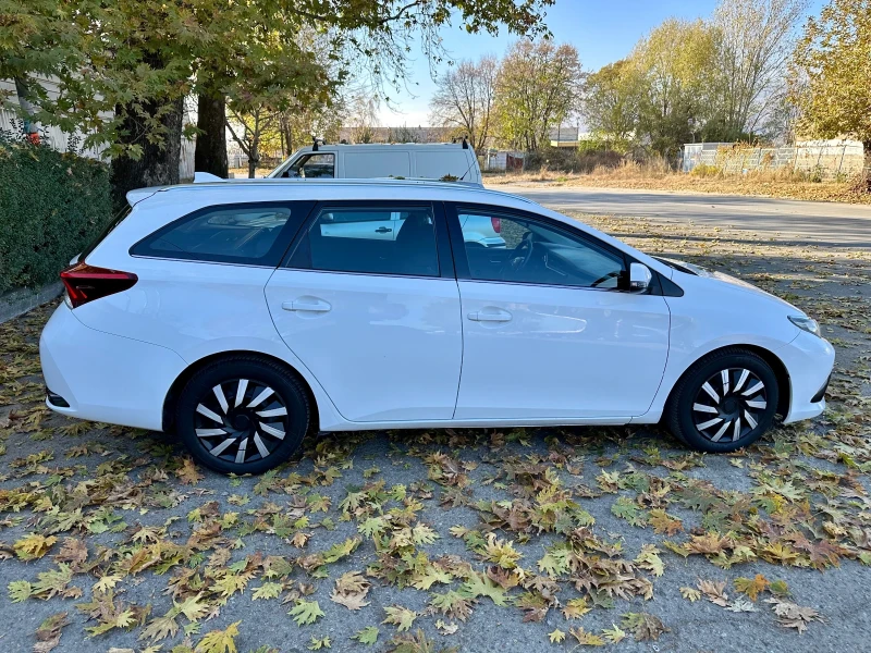 Toyota Auris 1.4 D4d / Перфектна / FACELIFT /, снимка 8 - Автомобили и джипове - 47469004