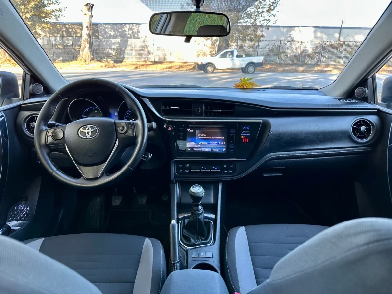 Toyota Auris 1.4 D4d / Перфектна / FACELIFT /, снимка 13 - Автомобили и джипове - 47469004