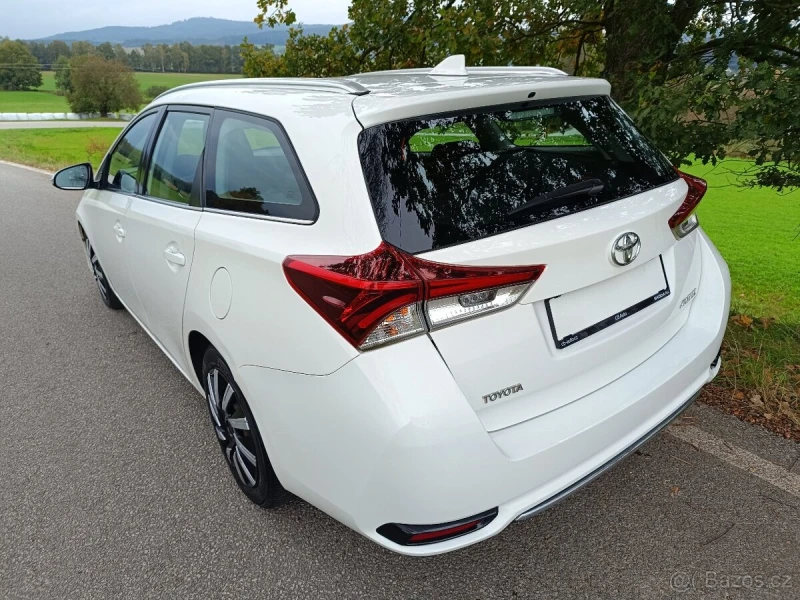 Toyota Auris 1.4 D4d / Перфектна /, снимка 10 - Автомобили и джипове - 47469004