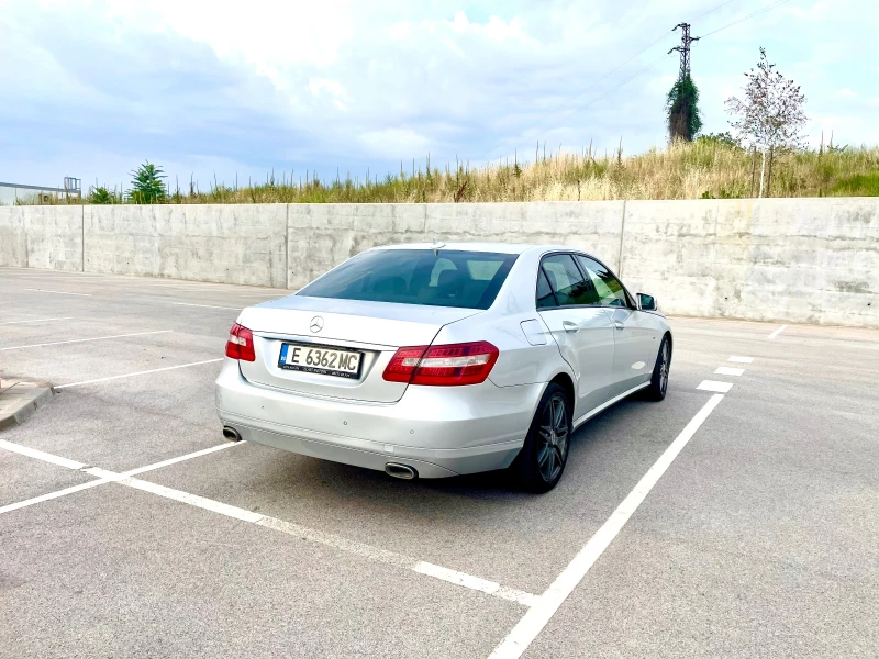 Mercedes-Benz E 220 BlueEfficiency, снимка 2 - Автомобили и джипове - 48266520