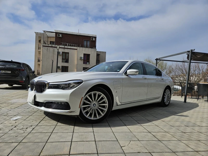 BMW 740 Plug in hybrid , снимка 1 - Автомобили и джипове - 49491037