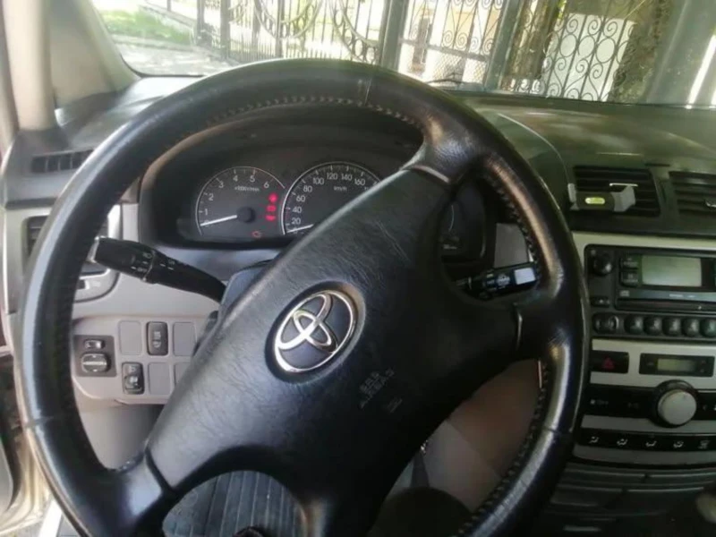 Toyota Avensis verso D4D, снимка 5 - Автомобили и джипове - 52515786