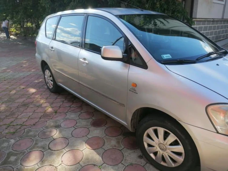 Toyota Avensis verso D4D, снимка 8 - Автомобили и джипове - 52515786
