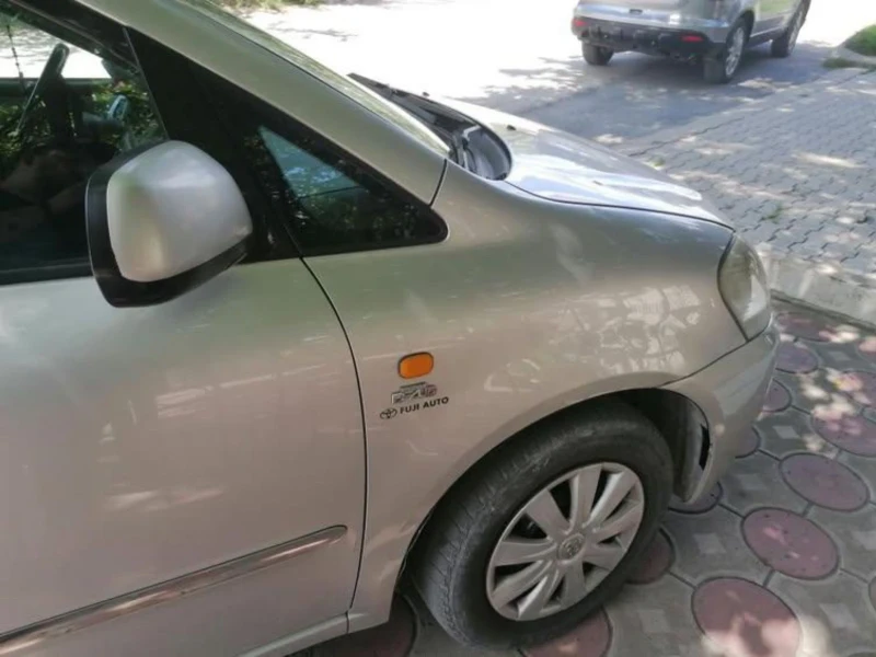 Toyota Avensis verso D4D, снимка 10 - Автомобили и джипове - 52515786