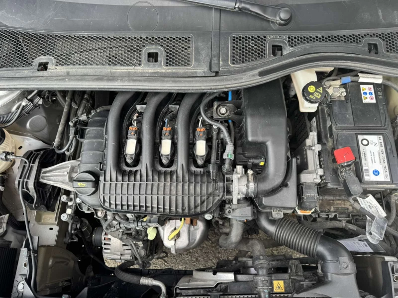 Peugeot 208 1.2 Pure Tech, снимка 14 - Автомобили и джипове - 52874707