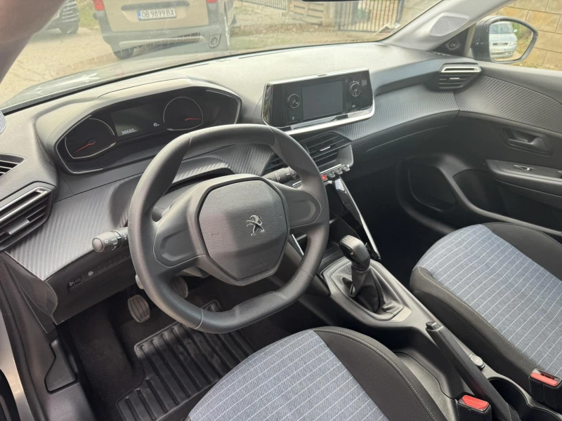 Peugeot 208 1.2 Pure Tech, снимка 9 - Автомобили и джипове - 52874707
