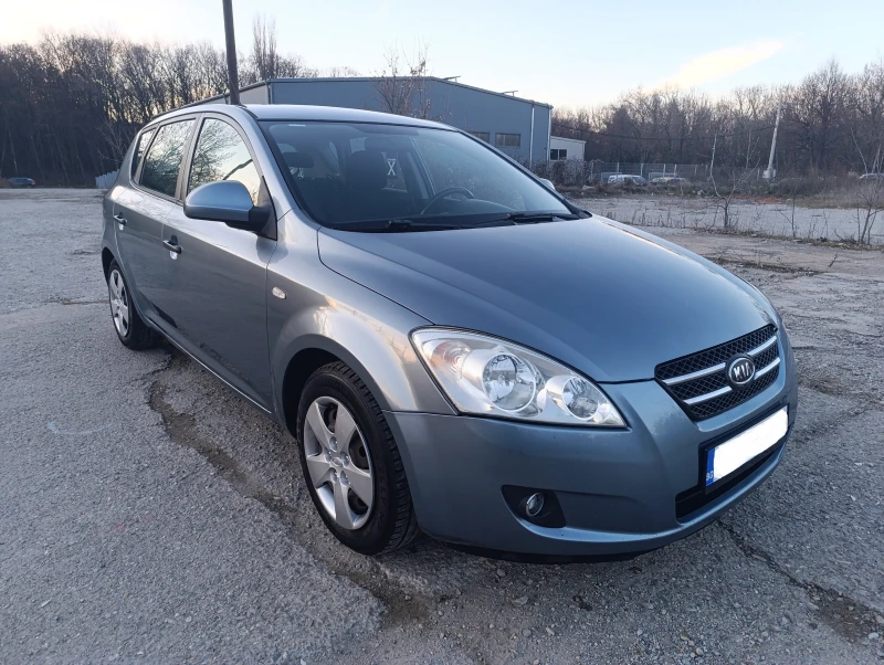Kia Ceed 1.6i, снимка 3 - Автомобили и джипове - 52881658