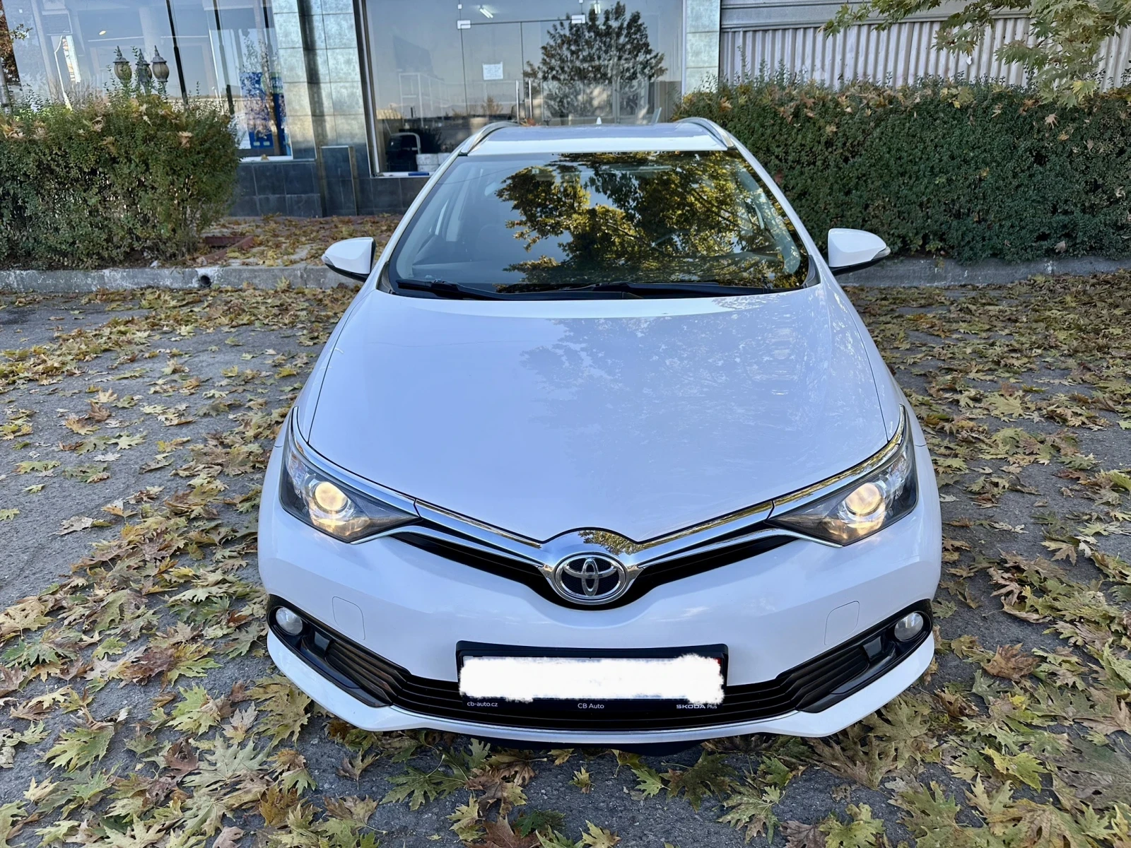 Toyota Auris 1.4 D4d / Перфектна / - изображение 2