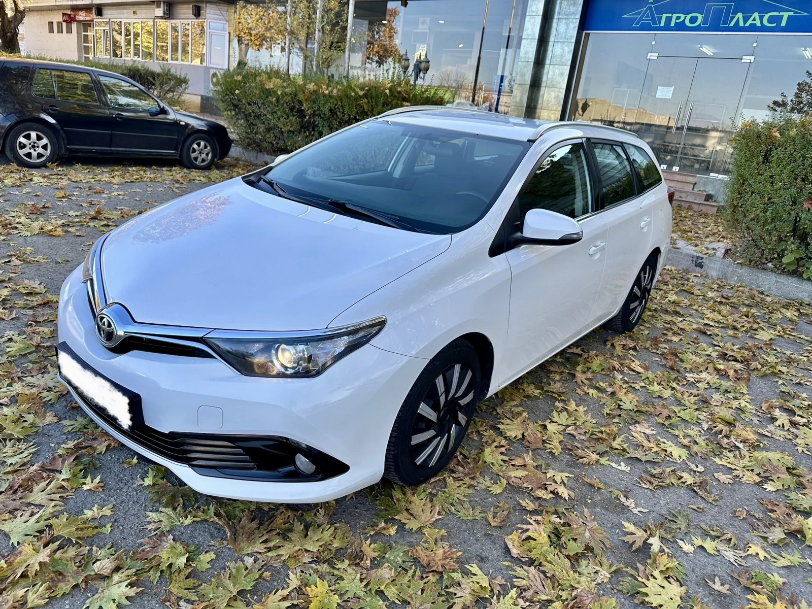 Toyota Auris 1.4 D4d / Перфектна / - изображение 3