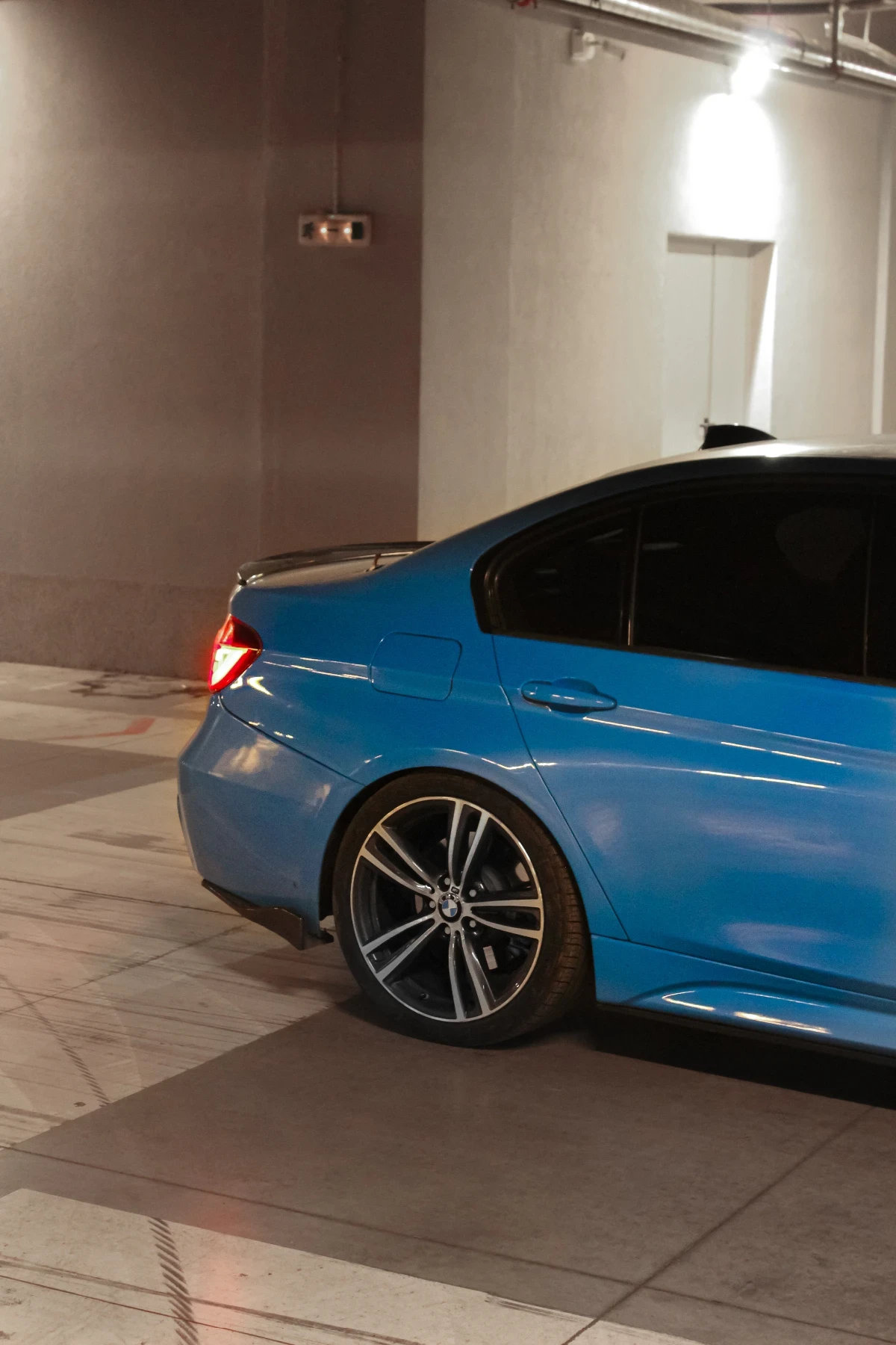 BMW 335 Задно - изображение 4