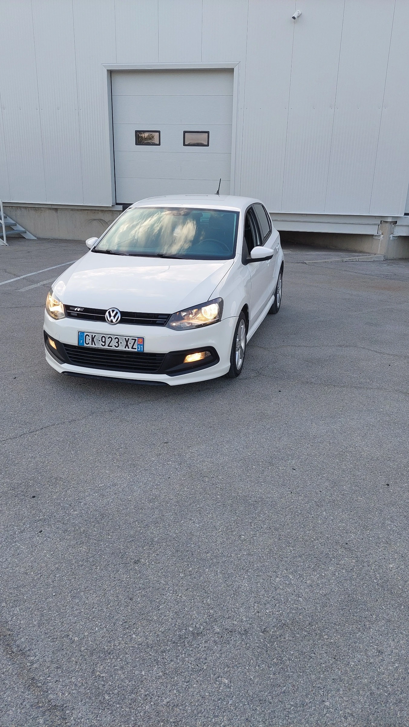 VW Polo 1.6 tdi R Line - изображение 2