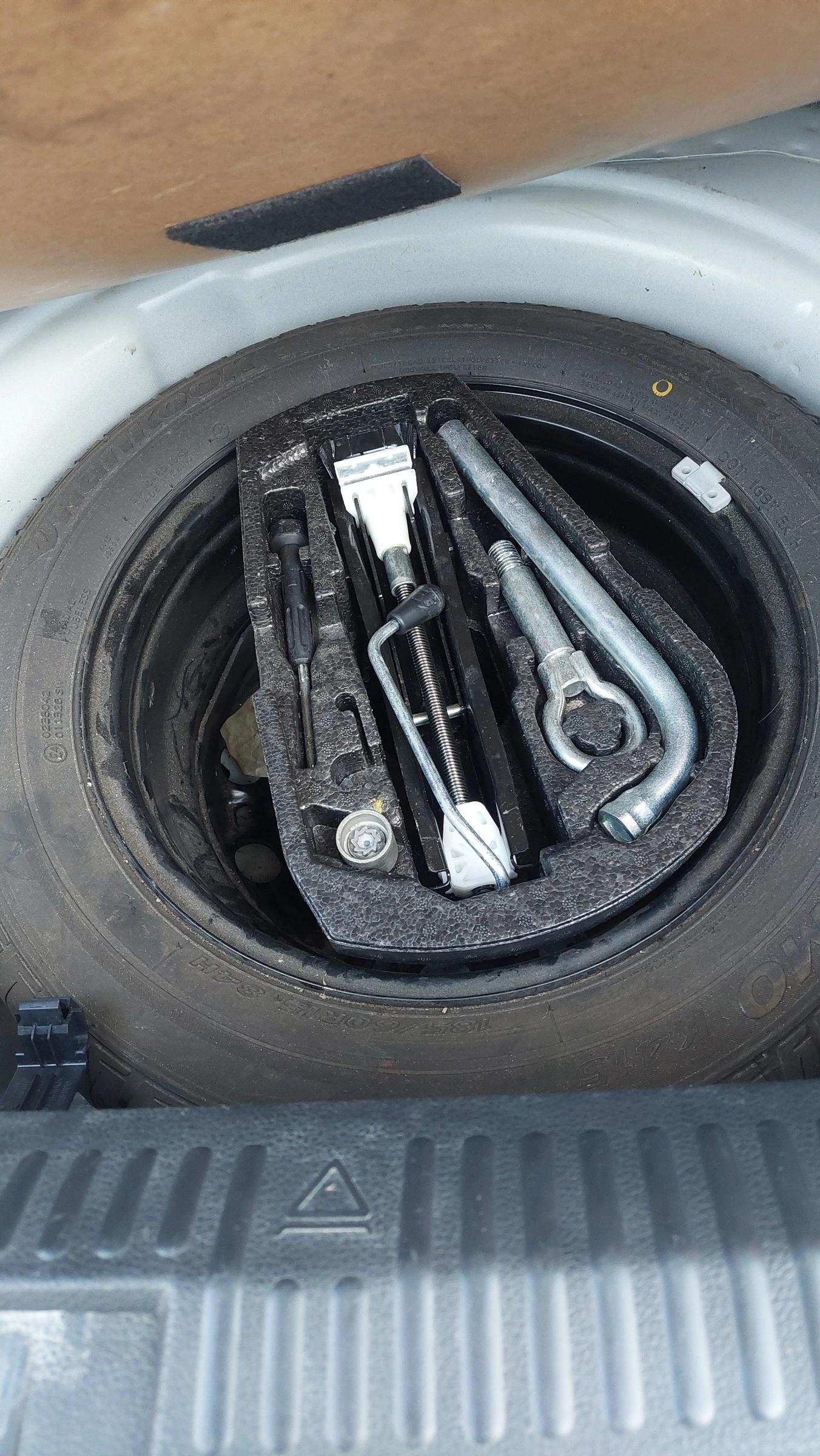 VW Polo 1.6 tdi R Line, снимка 14 - Автомобили и джипове - 53714638