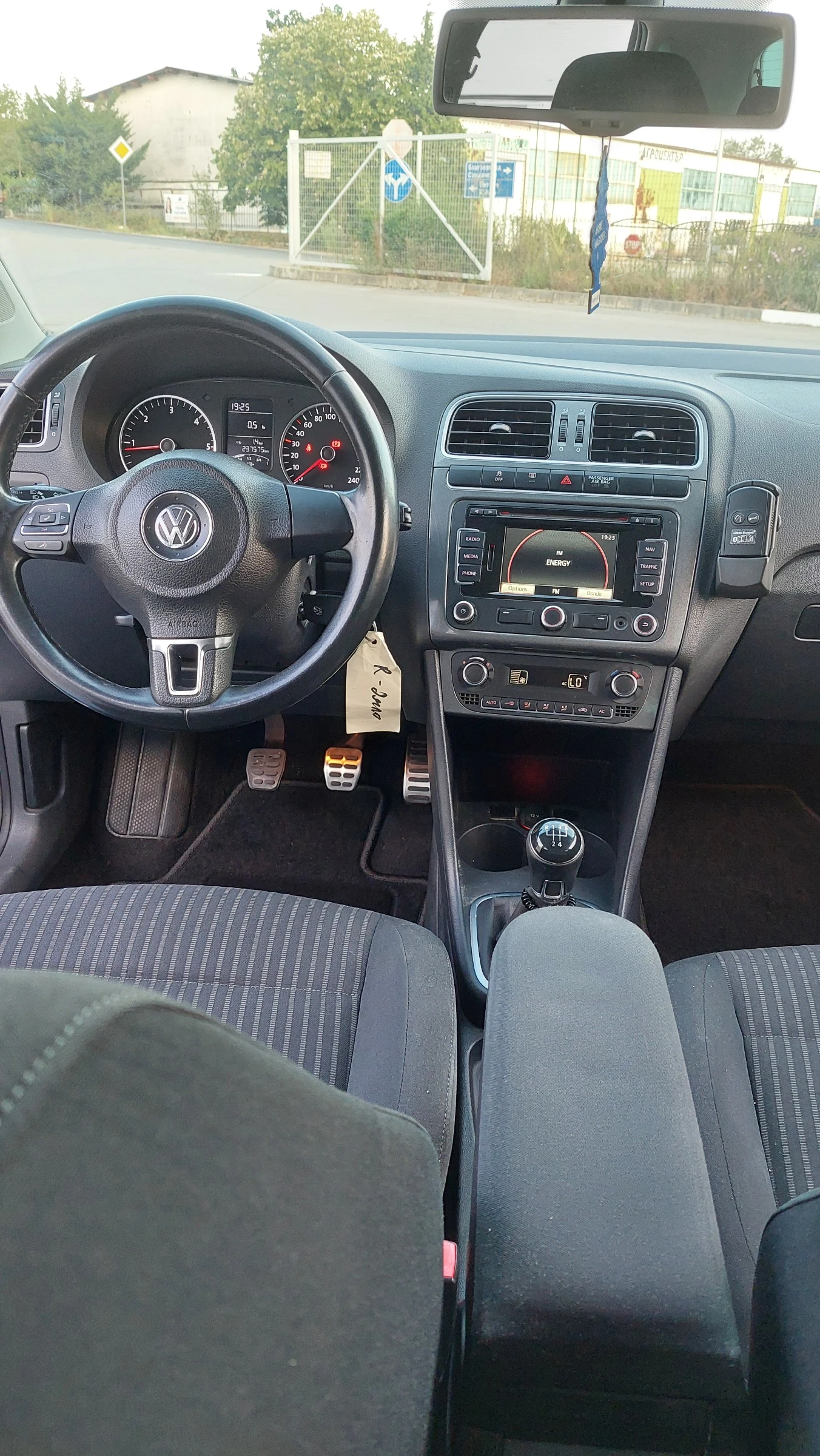 VW Polo 1.6 tdi R Line, снимка 7 - Автомобили и джипове - 55606678
