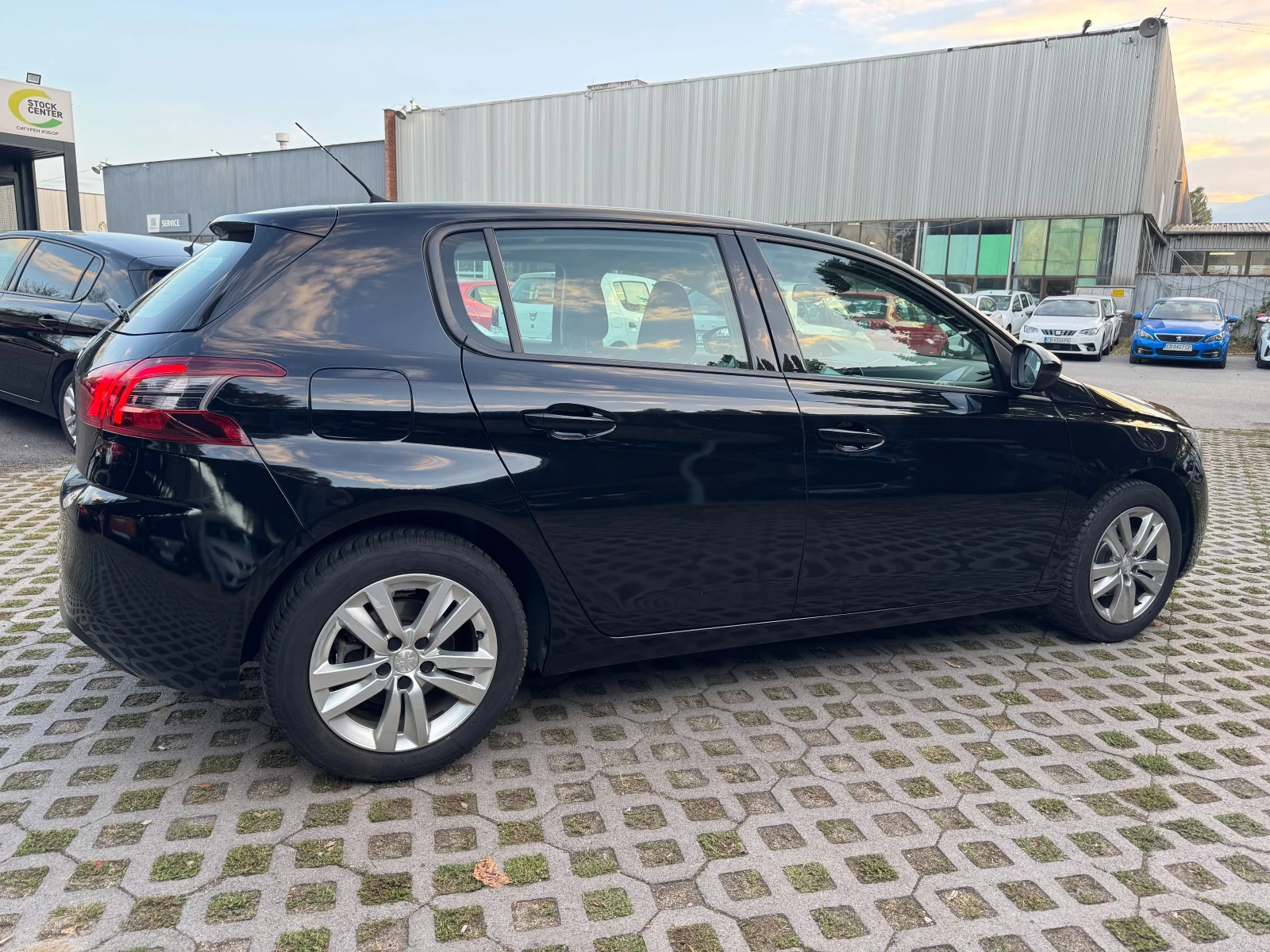 Peugeot 308 1.2 130 HP EAT8 - изображение 4