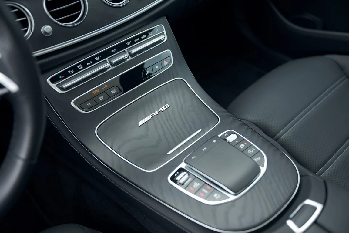 Mercedes-Benz E 63 AMG S * CARFAX * БЕЗ ПЪРВОНАЧАЛНА ВНОСКА - изображение 9