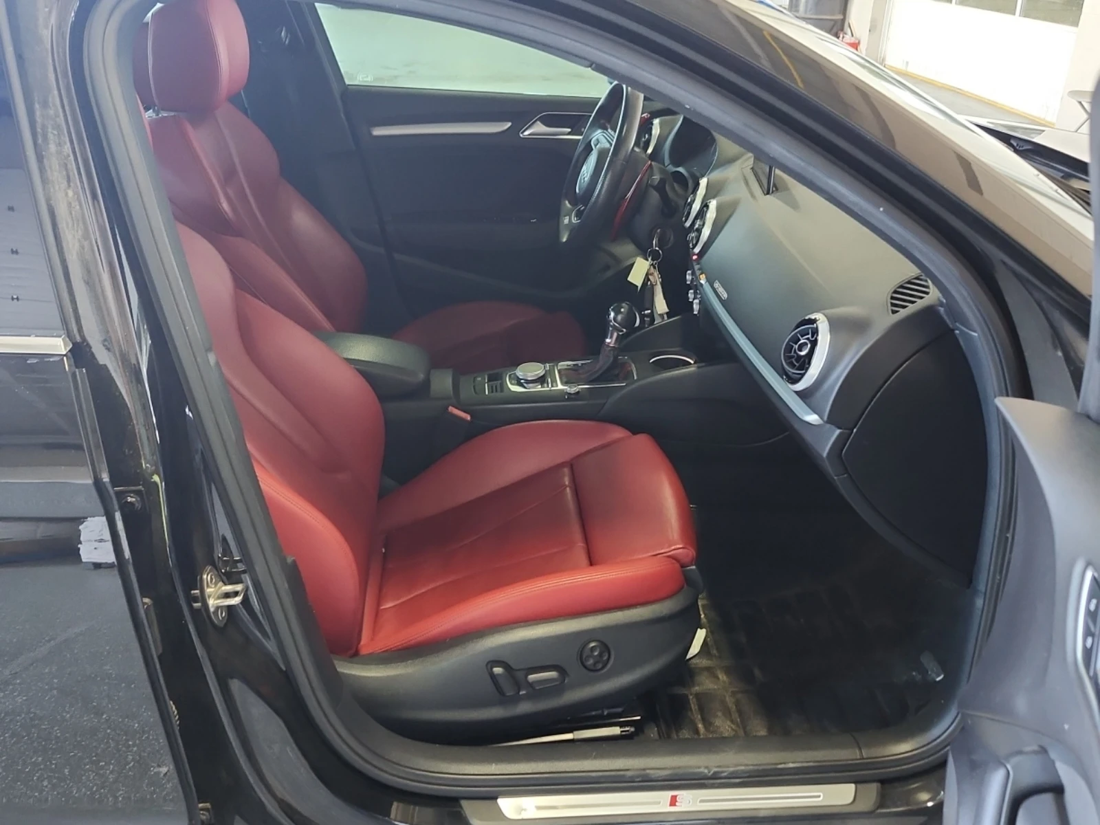 Audi S3  | Progressiv | ПОДГРЕВИ | ПАНОРАМА | CARFAX, снимка 16 - Автомобили и джипове - 53720520