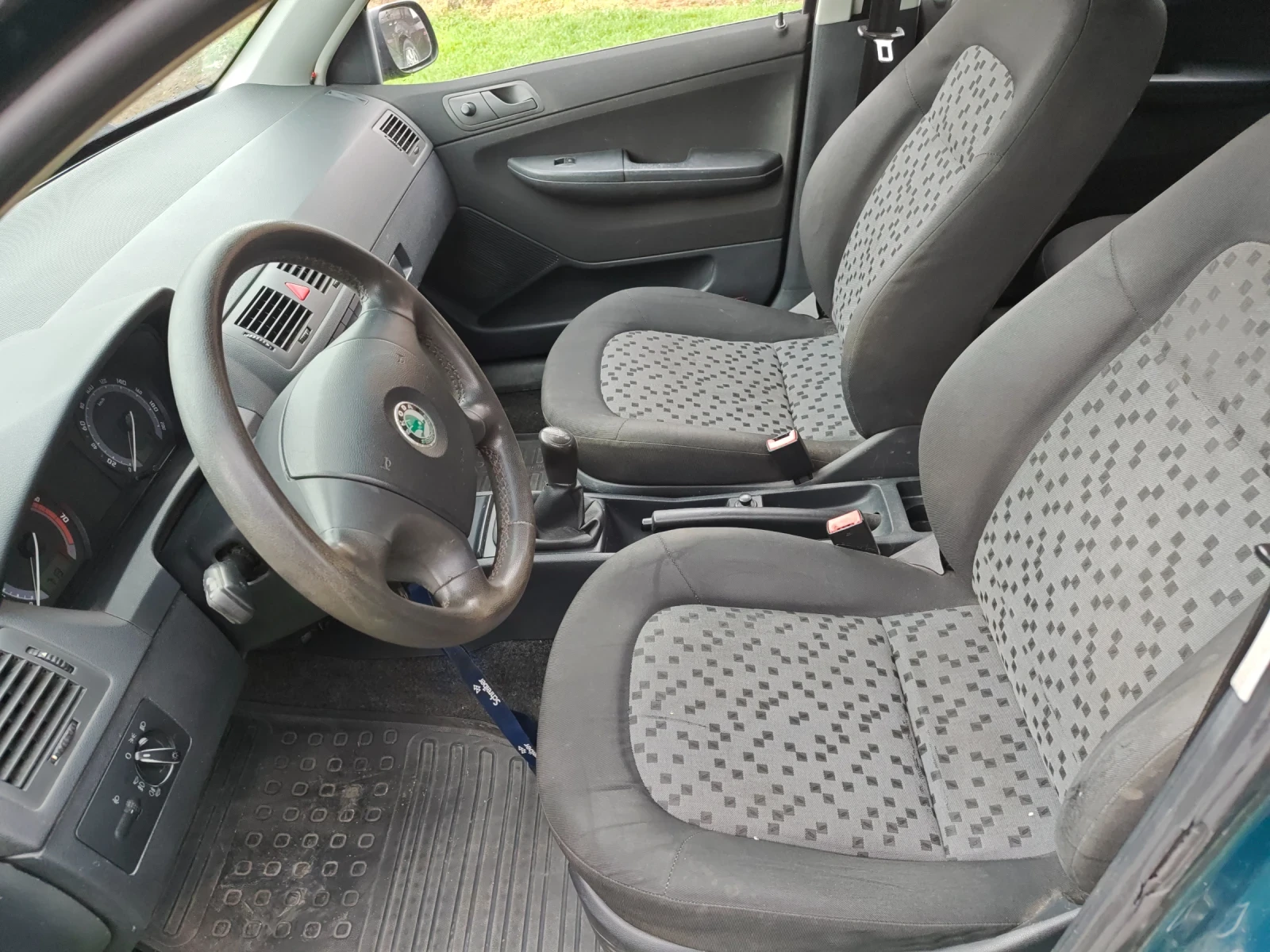 Skoda Fabia 1.2 HTP, снимка 5 - Автомобили и джипове - 54350084