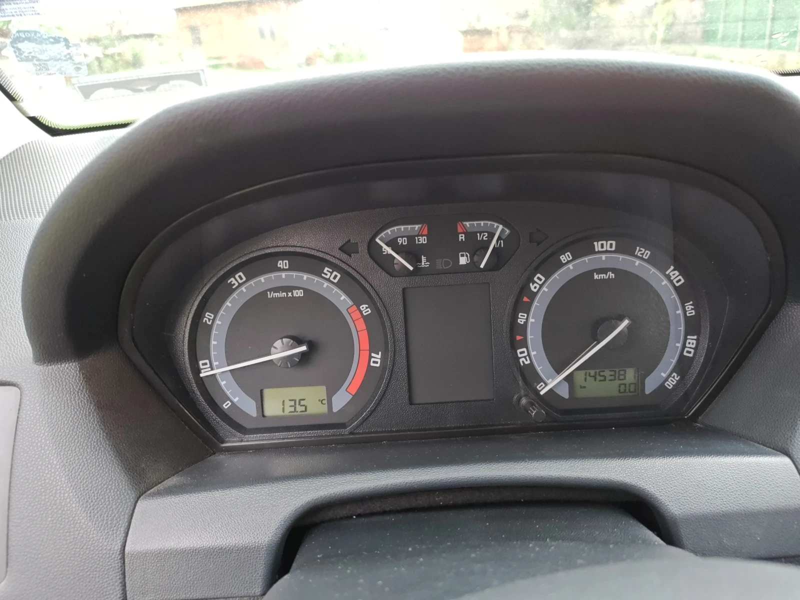 Skoda Fabia 1.2 HTP, снимка 6 - Автомобили и джипове - 54350084