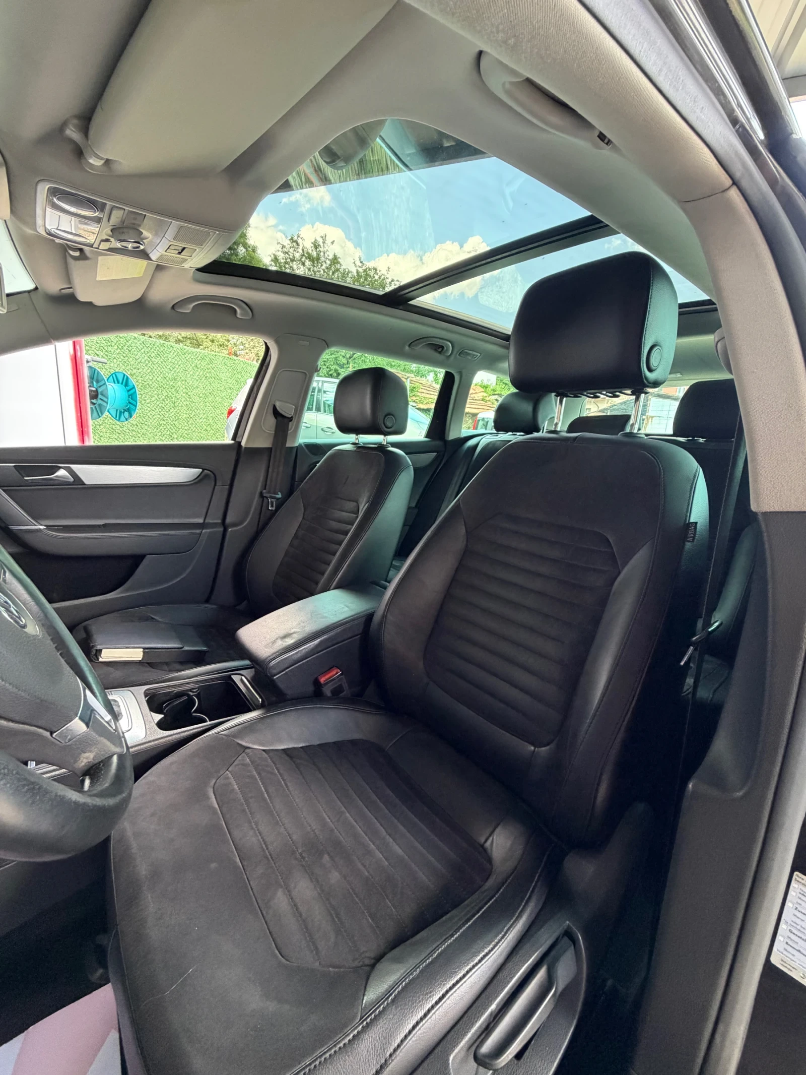 VW Passat 2.0TDI/170/ПАНОРАМА/LED/Алкантара/Асистенти/Нови г, снимка 9 - Автомобили и джипове - 55059468