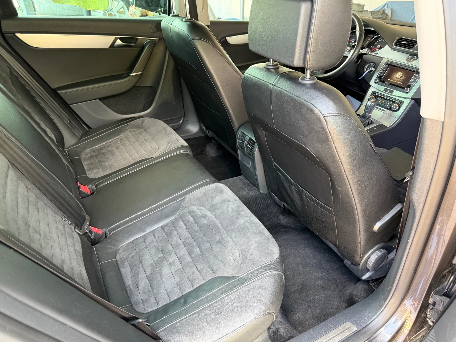 VW Passat 2.0TDI/170/ПАНОРАМА/LED/Алкантара/Асистенти/Нови г, снимка 6 - Автомобили и джипове - 55059468