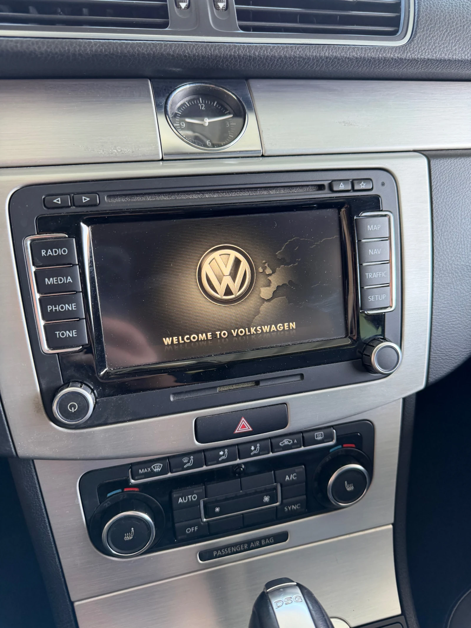 VW Passat 2.0TDI/170/ПАНОРАМА/LED/Алкантара/Асистенти/Нови г, снимка 14 - Автомобили и джипове - 55059468