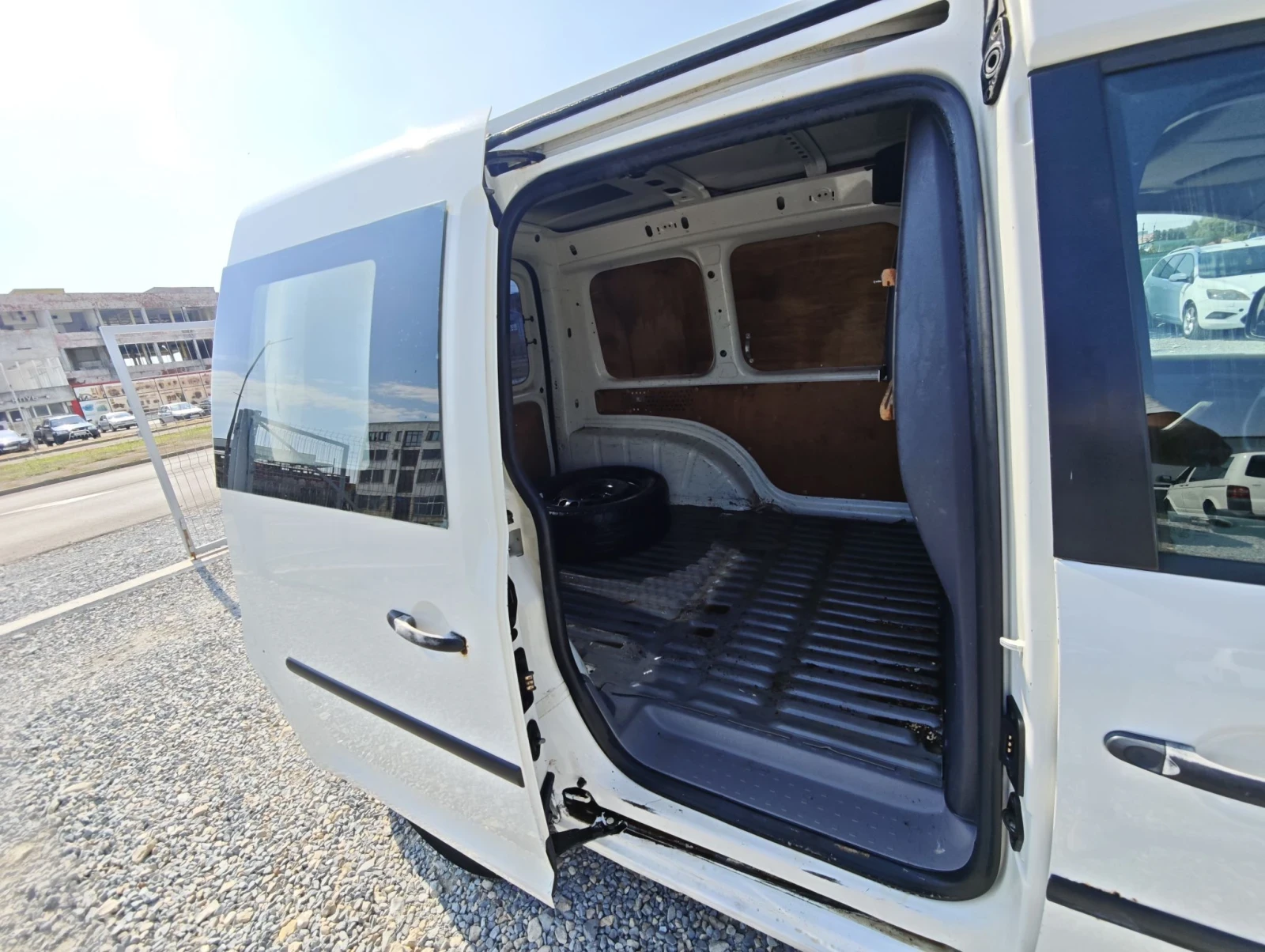 VW Caddy, снимка 10 - Автомобили и джипове - 55826727