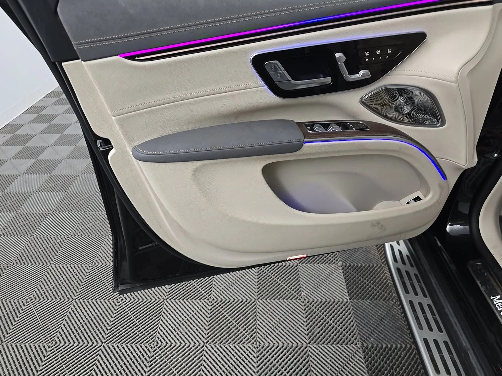 Mercedes-Benz EQS, снимка 9 - Автомобили и джипове - 56118498