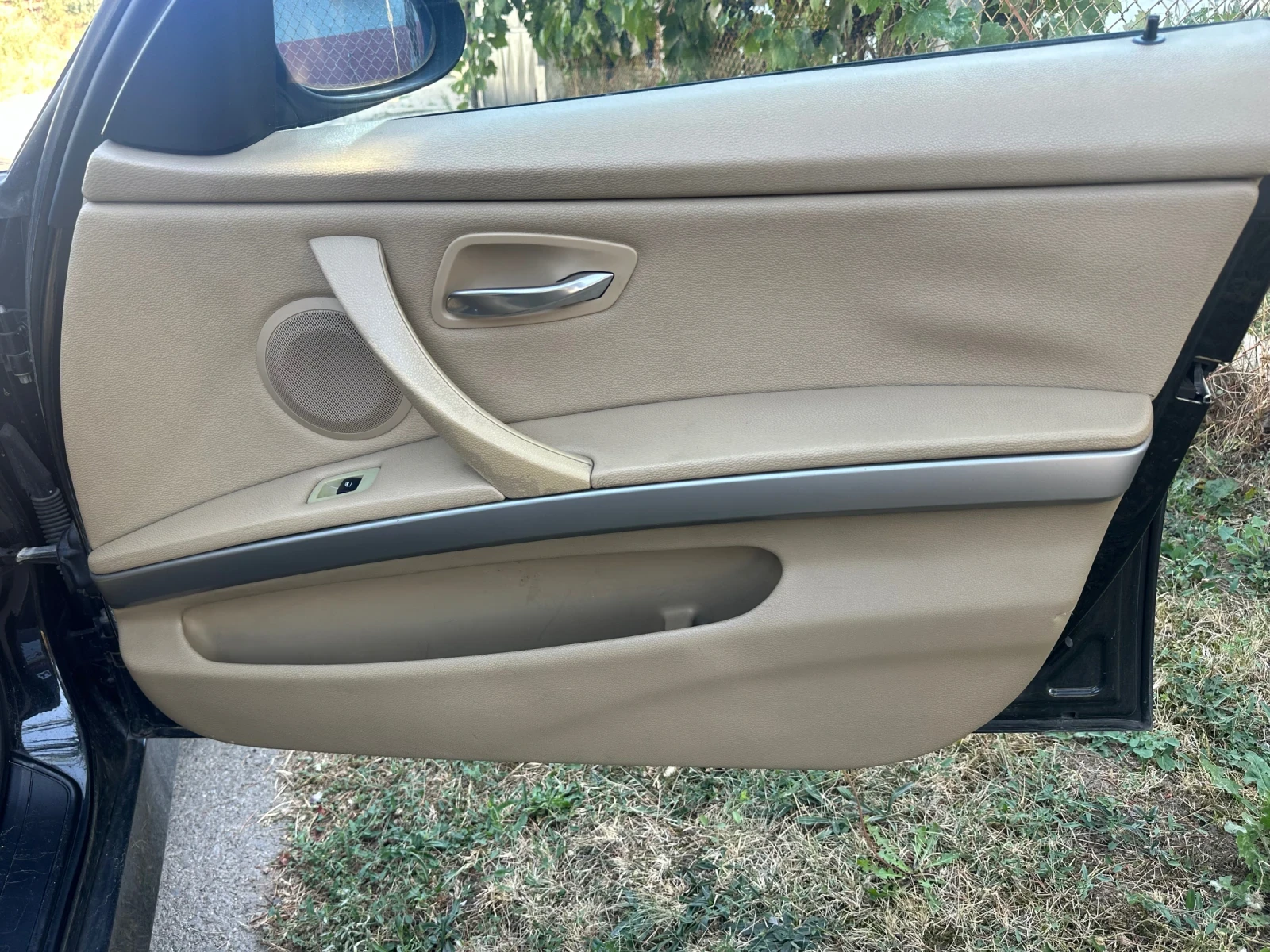BMW 320 АВТОМАТ НАВИ КОЖА, снимка 10 - Автомобили и джипове - 56170929