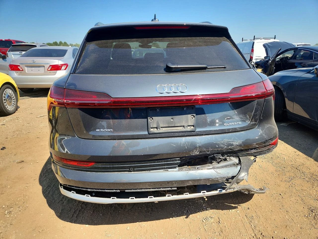 Audi E-Tron Premium, снимка 6 - Автомобили и джипове - 56618870