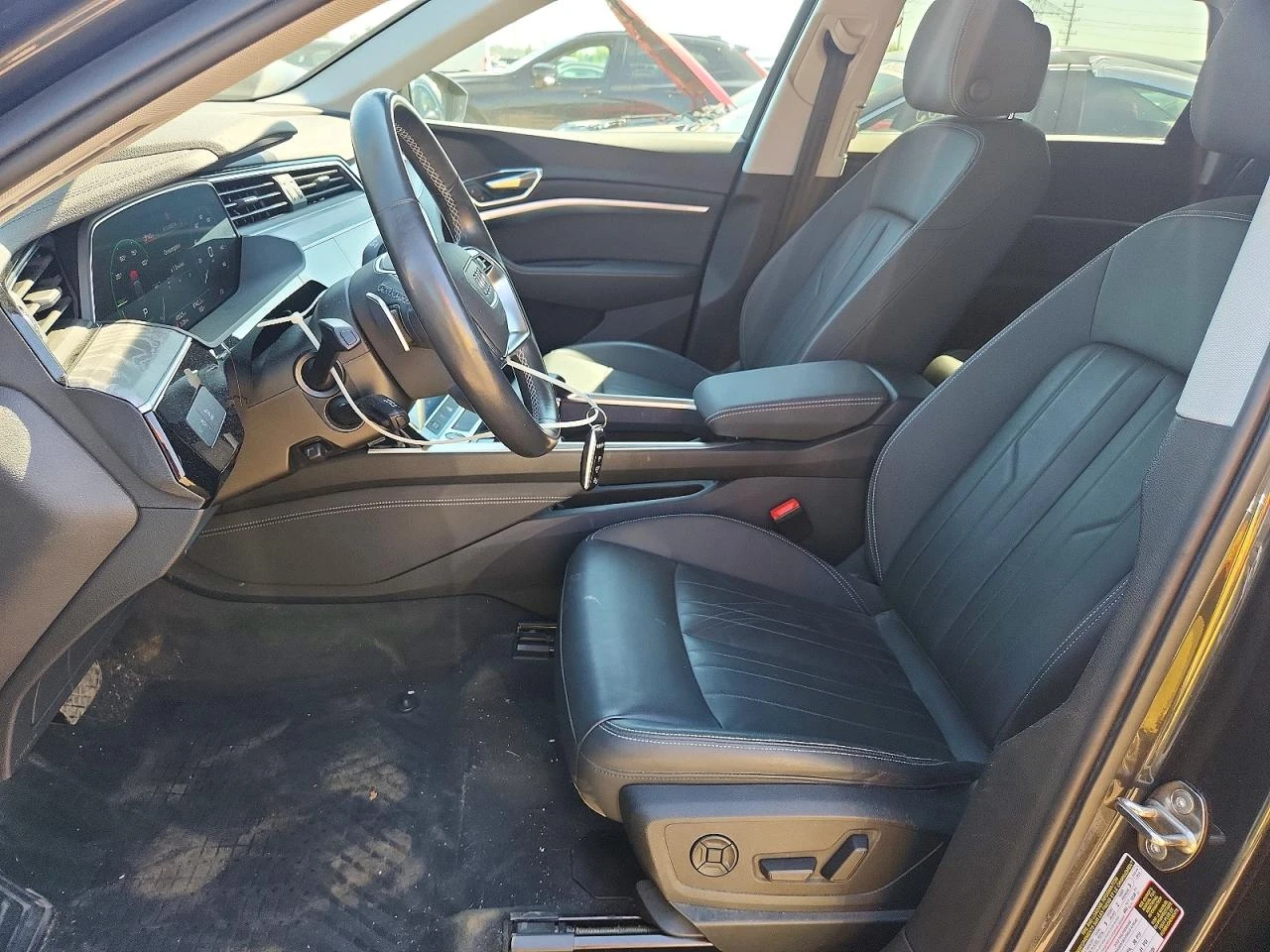Audi E-Tron Premium, снимка 7 - Автомобили и джипове - 56618870