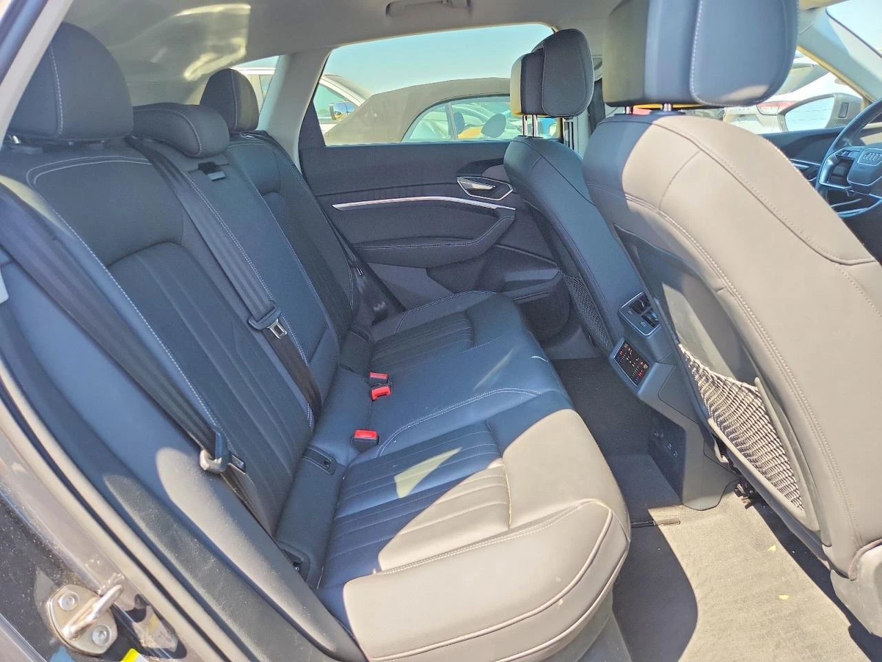 Audi E-Tron Premium, снимка 10 - Автомобили и джипове - 56618870
