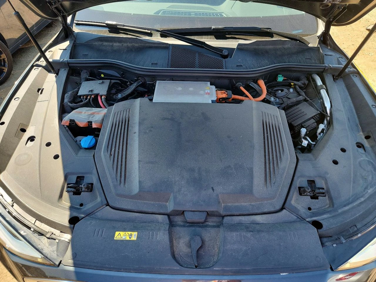 Audi E-Tron Premium, снимка 11 - Автомобили и джипове - 56618870