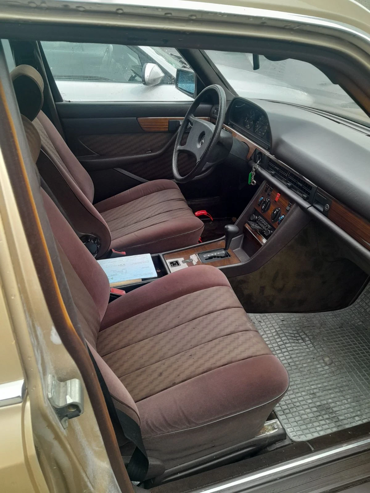 Mercedes-Benz 280, снимка 9 - Автомобили и джипове - 56687835