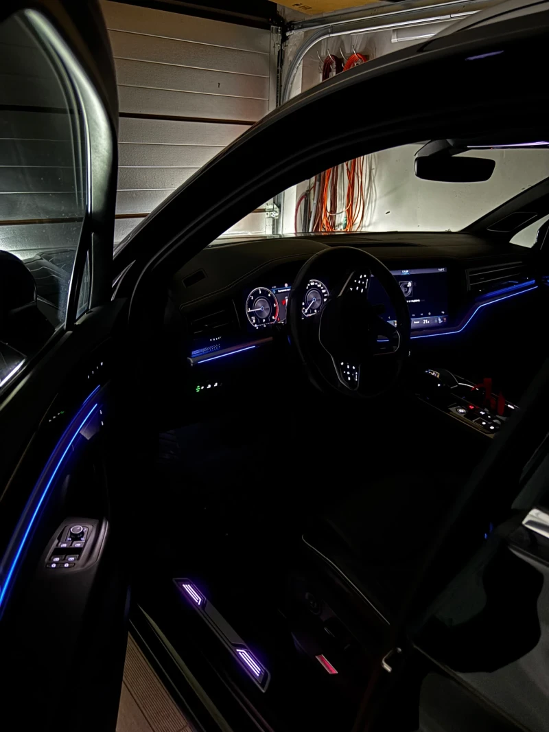 VW Touareg Elegance, снимка 17 - Автомобили и джипове - 52472765