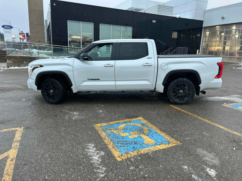 Toyota Tundra Limited Hybrid CARFAX АВТО КРЕДИТ , снимка 2 - Автомобили и джипове - 52649125