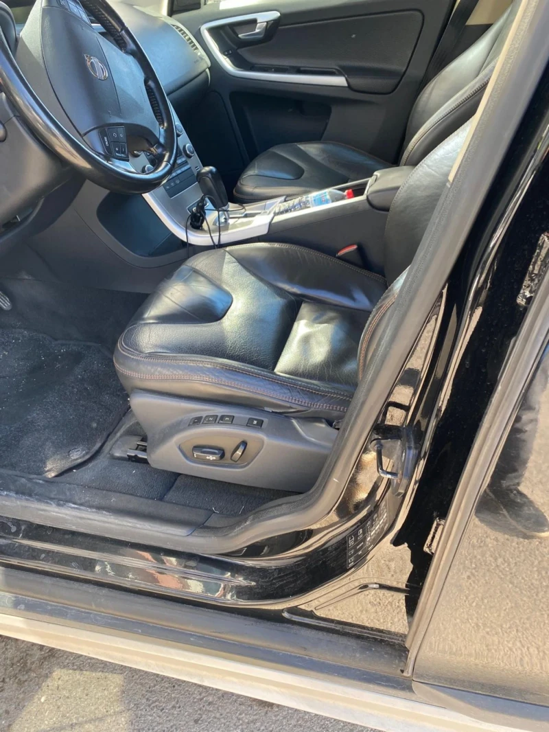Volvo XC60 2.4D 206кс автомат, снимка 6 - Автомобили и джипове - 53088824