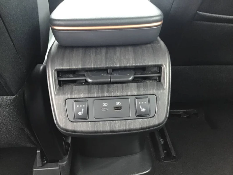 Nissan Ariya ENGAGE* FWD* CARPLAY* ПОДГРЕВ* КАМЕРА* МЪРТВА ТОЧК, снимка 14 - Автомобили и джипове - 53269167