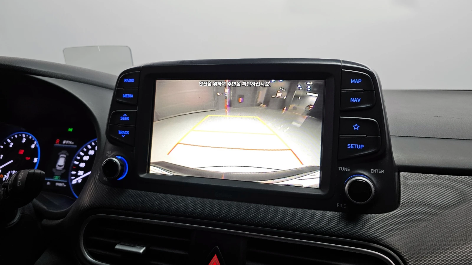 Hyundai Kona 1.6 CRDI / 4x4/ Автоматик / Пълна сервизна !!!, снимка 12 - Автомобили и джипове - 53466431