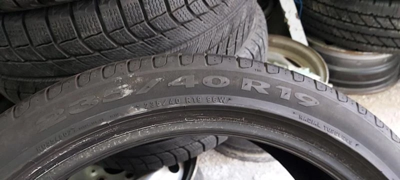 Гуми Летни 235/40R19, снимка 8 - Гуми и джанти - 32905689