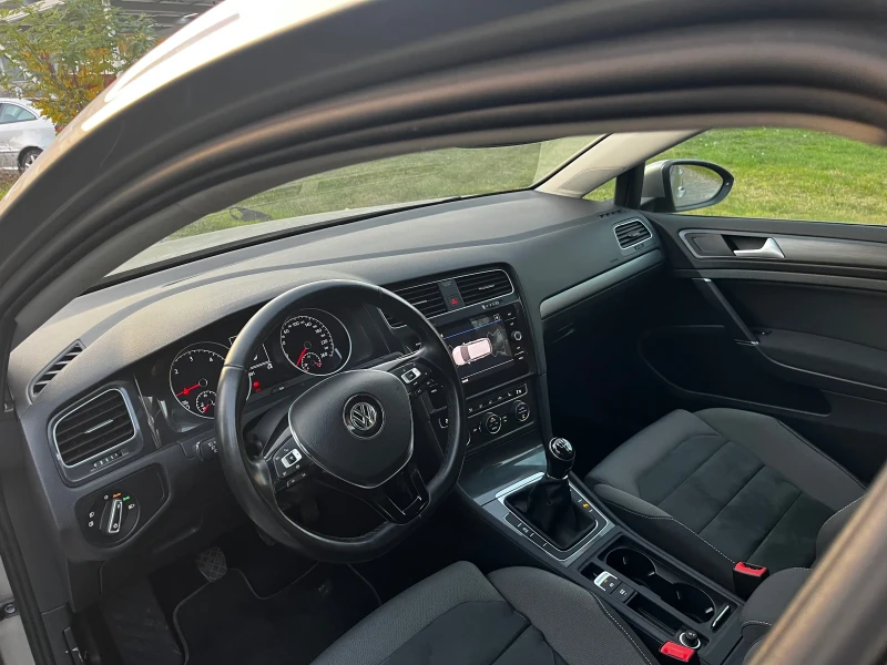 VW Golf 1.6TDI variant , снимка 8 - Автомобили и джипове - 47817733