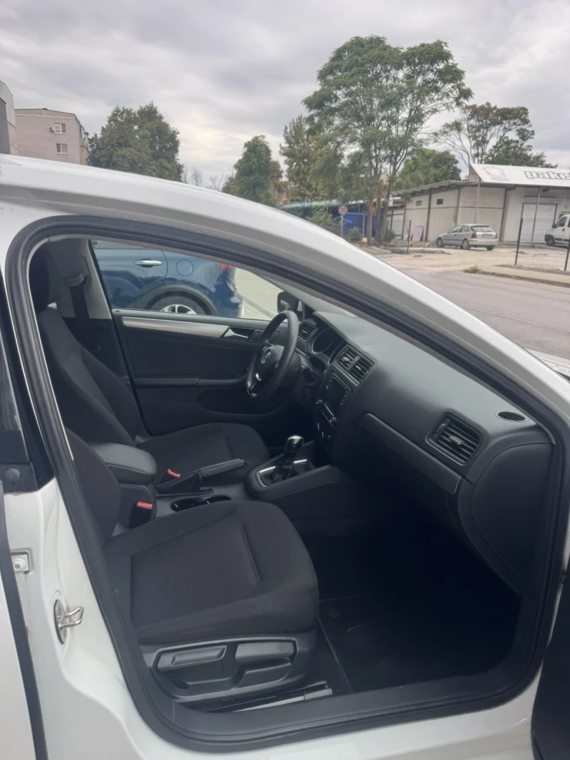 VW Jetta 1.4 AVTOMAT, снимка 9 - Автомобили и джипове - 51922799
