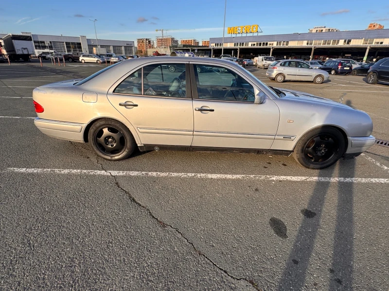 Mercedes-Benz E 250, снимка 4 - Автомобили и джипове - 52619723