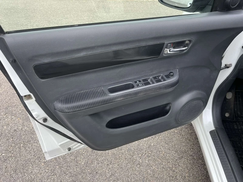 Suzuki Swift 1.3I 90кс 4Х4 EURO 4 KЛИМАТИК, снимка 7 - Автомобили и джипове - 52831076