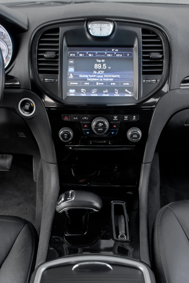 Chrysler 300c, снимка 16 - Автомобили и джипове - 53458954