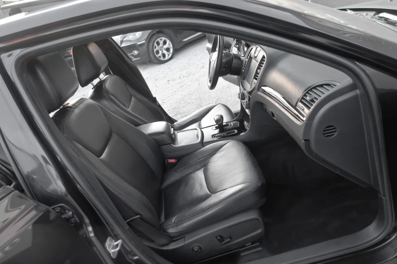 Chrysler 300c, снимка 12 - Автомобили и джипове - 53458954