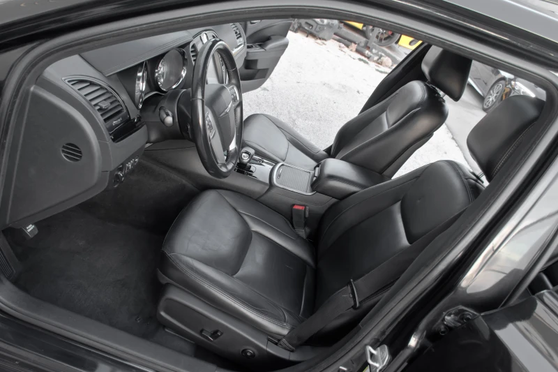 Chrysler 300c, снимка 9 - Автомобили и джипове - 53458954